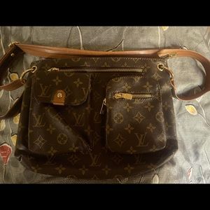 Authentic vintage Louis Vuitton cross body bag.